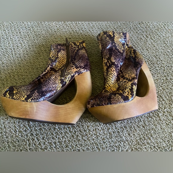 Jeffrey Campbell python wedge platform ankle boots size 6. - Picture 5 of 7